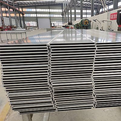 托盘式电缆桥架