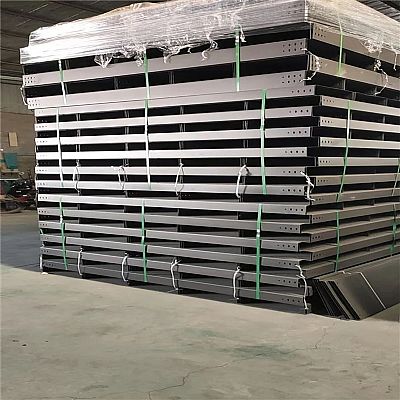 托盘式电缆桥架